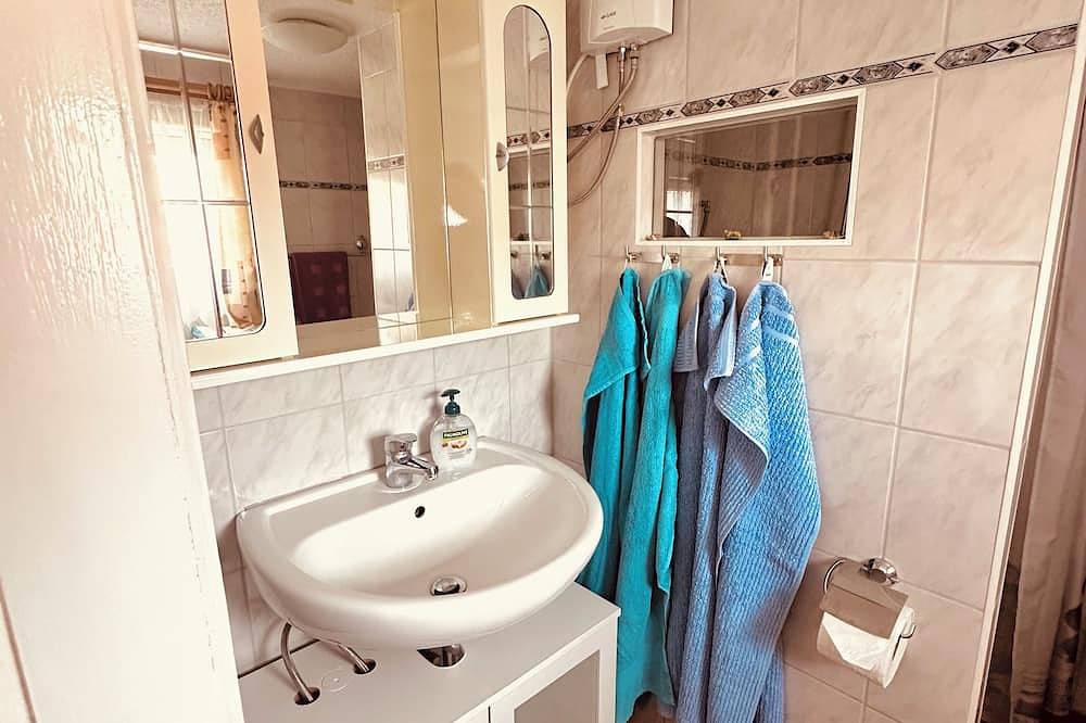 Ganze Wohnung, Ferienwohnung Nettelbeck - 1 Sz Ferienwohnung mit Zugang zum See in Altglobsow, Großwoltersdorf