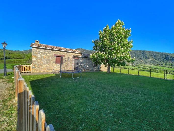 Casa rural para 6 personas, con vistas y jardín, Se admiten mascotas en La Fueva - 2