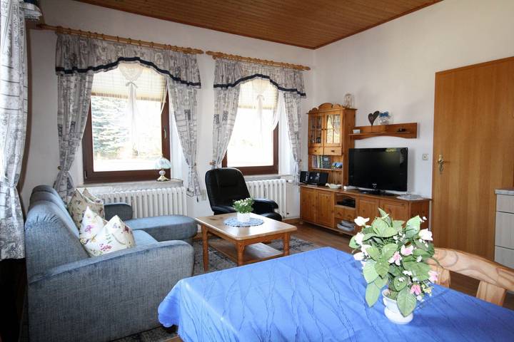 Ferienwohnung für 4 Personen, mit Garten in Sehmatal