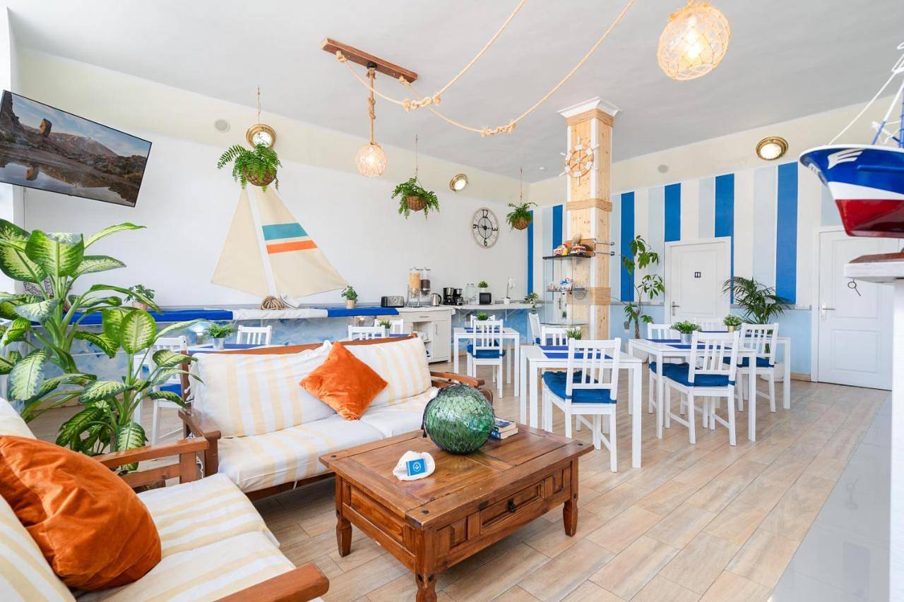 Hostel Neon Tenerife in Arona, Teneriffa Süd