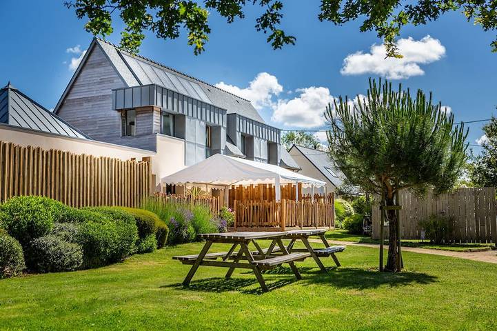 Location de vacances pour 14 personnes, avec jardin et terrasse à Locoal-Mendon