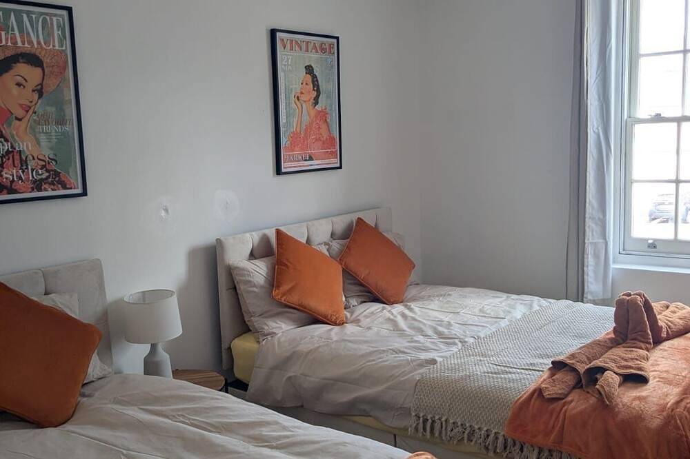Entire apartment, Saffron&Space *Parking *Sleeps 5 in Swindon, North Wessex Downs