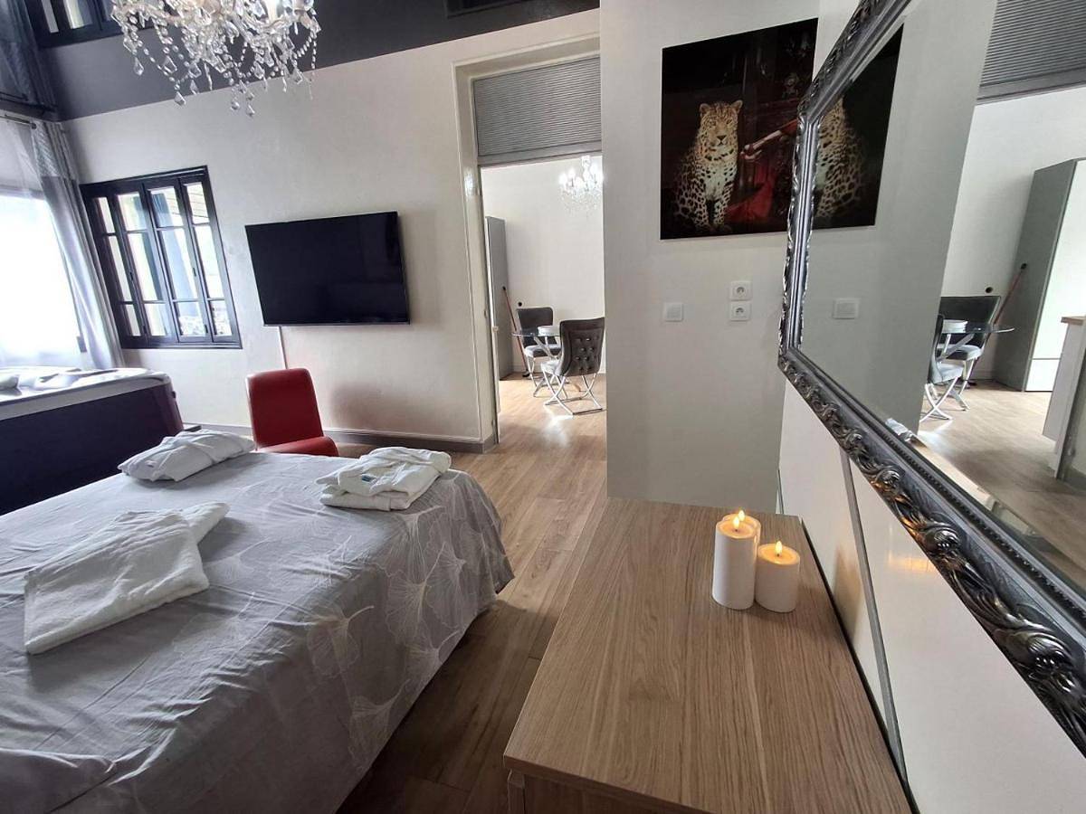 Appartement entier, La discrète romantique, appartement avec jacuzzi in Charavines, Lac de Paladru