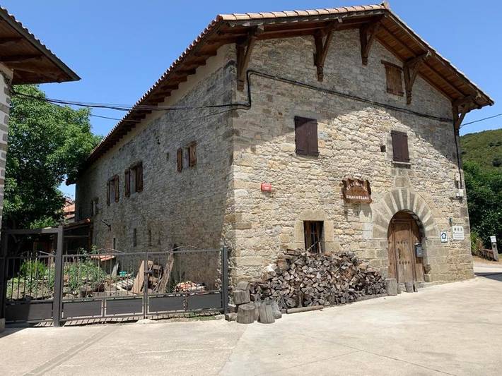 Casa de huéspuedes para 3 personas, con Terraza además de Jardín y Vistas en Navarra