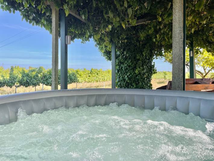 Gîte pour 3 personnes, avec jacuzzi et jardin