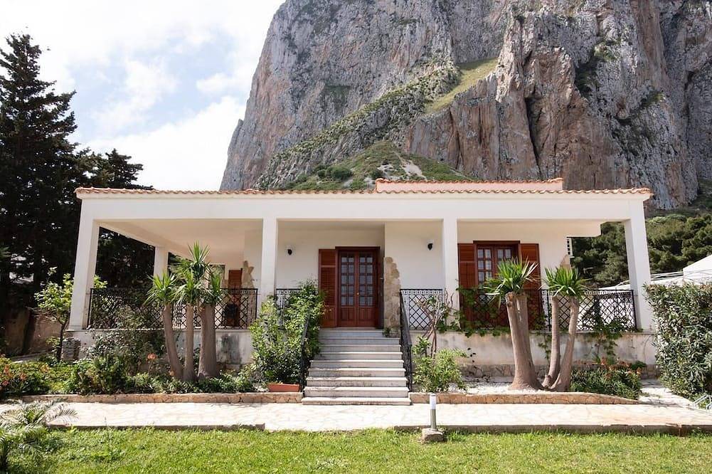 Appartamento vacanze a Vallo di Mazara a partire da 98€ a notte
