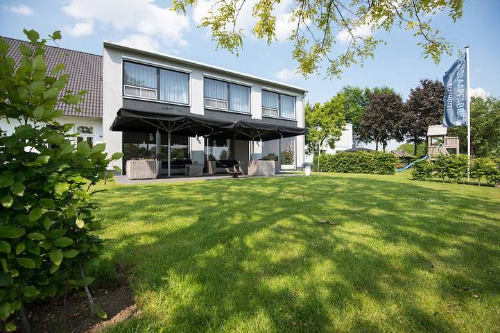 Villa for 24 people, with garden - 1