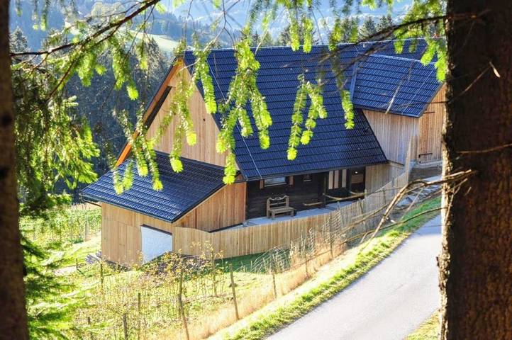 Ferienwohnung für 3 Personen, mit Balkon und Whirlpool sowie Terrasse und Garten in Bezirk Deutschlandsberg