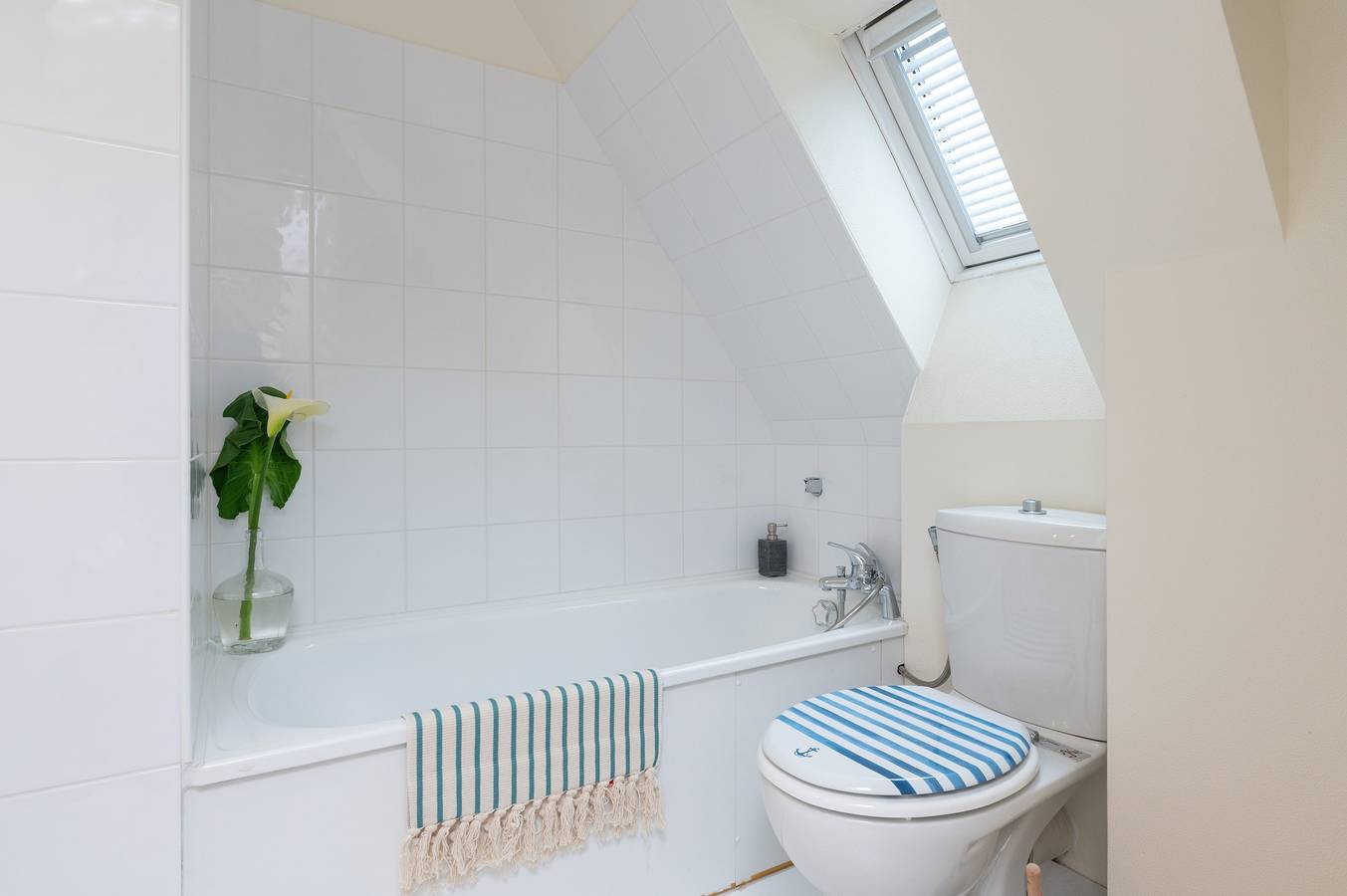 Chambre « Mer » avec piscine partagée, terrasse commune et Wi-Fi in Saint-Avé, Parc naturel régional du Golfe du Morbihan