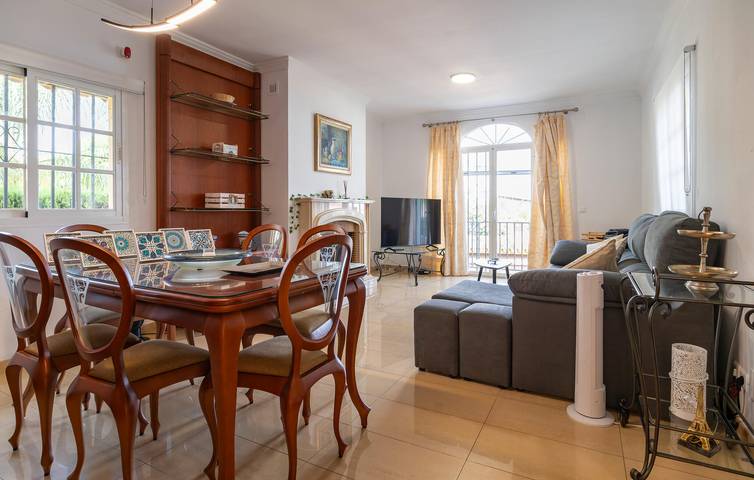 Apartamento con vistas al mar, piscina y cocina, a 700 m de la playa in La Cala del Moral, Rincón de la Victoria