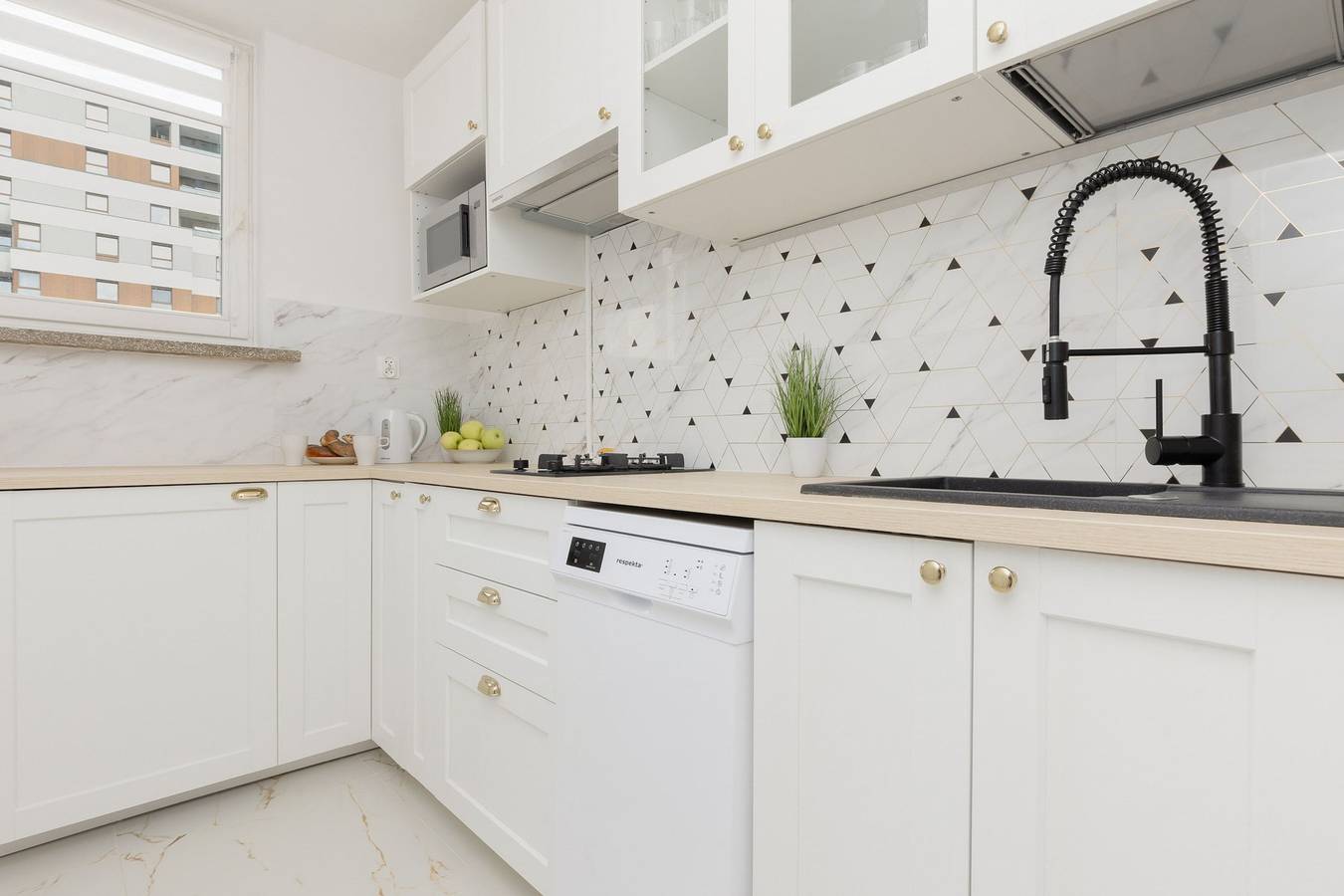 Entire apartment, Prosta 2 14 Atmospheric Apartment Desk in Warsaw, Masovia