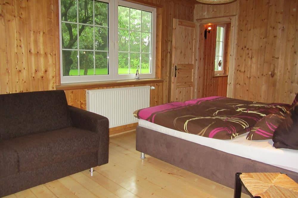 Traumhaus \"Drei Erlen\" am Inselsee, mit Seezugang Bootssteg und Bademöglichkeit in Güstrow, Mecklenburgische Seenplatte
