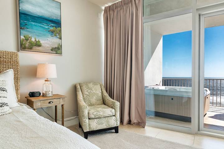 Vacation rental for 12 people, with hot tub and balcony as well as pool and sauna by Orange Beach