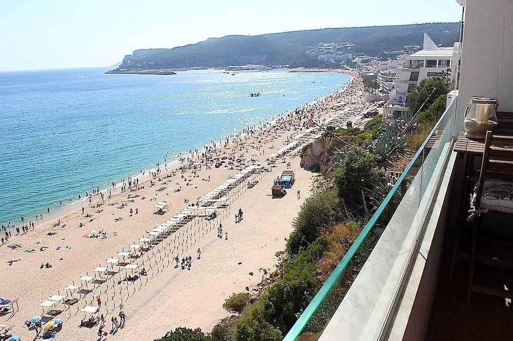 Apartamento inteiro, Lingon Gold Apartment, Ac, Wifi, Balcony in Praia da Califórnia, Sesimbra
