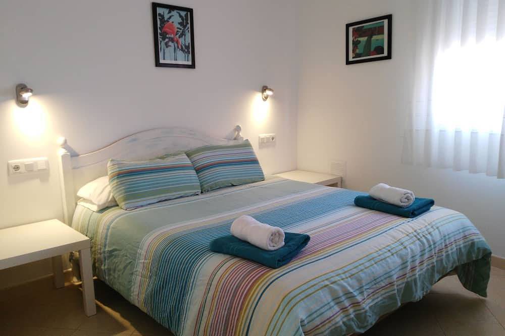 Casa Azul, Corralejo stilvolle, luftige Villa mit 2 Schlafzimmern in der Nähe von allem in Geafond, La Oliva