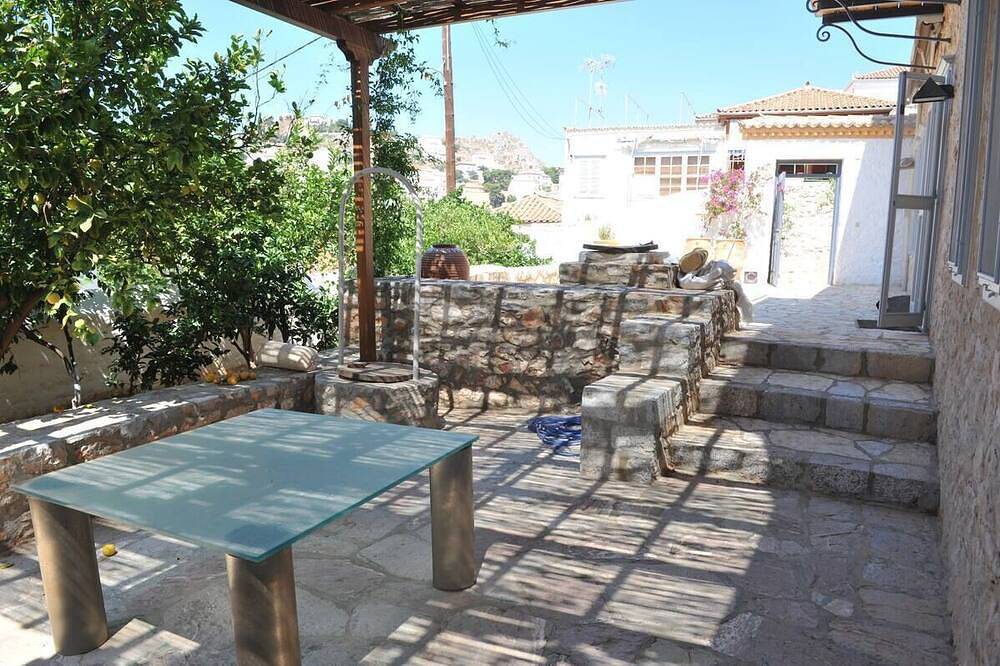 Zeus House by Ghh in Hydra