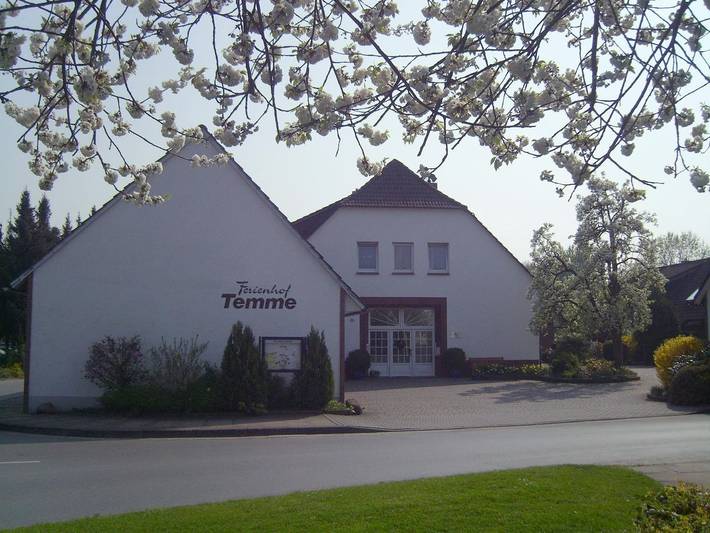 Vakantiewoning voor 3 personen, with Balkon and Terras as well as Tuin and Uitzicht op het meer in Bad Rothenfelde