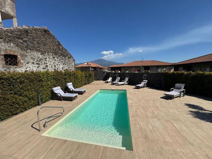 Casa vacanza per 6 persone, con Balcone e Idromassaggio nonché Terrazza e Giardino a Tremestieri Etneo