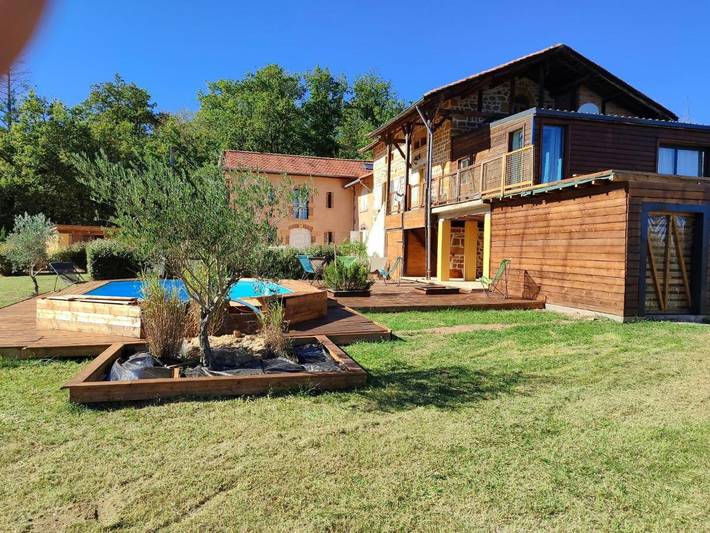 Location de vacances pour 5 personnes, avec Balcon et Terrasse ainsi que Jardin et Piscine dans Le Bois-d'Oingt