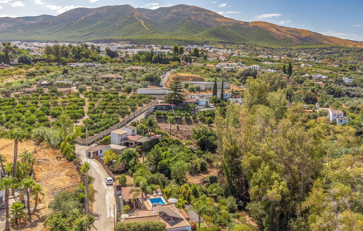 Cozy Apartment with Pool & WiFi, Near Alhaurín - Parking, AC & Grill in Alhaurín el Grande, Málaga Province