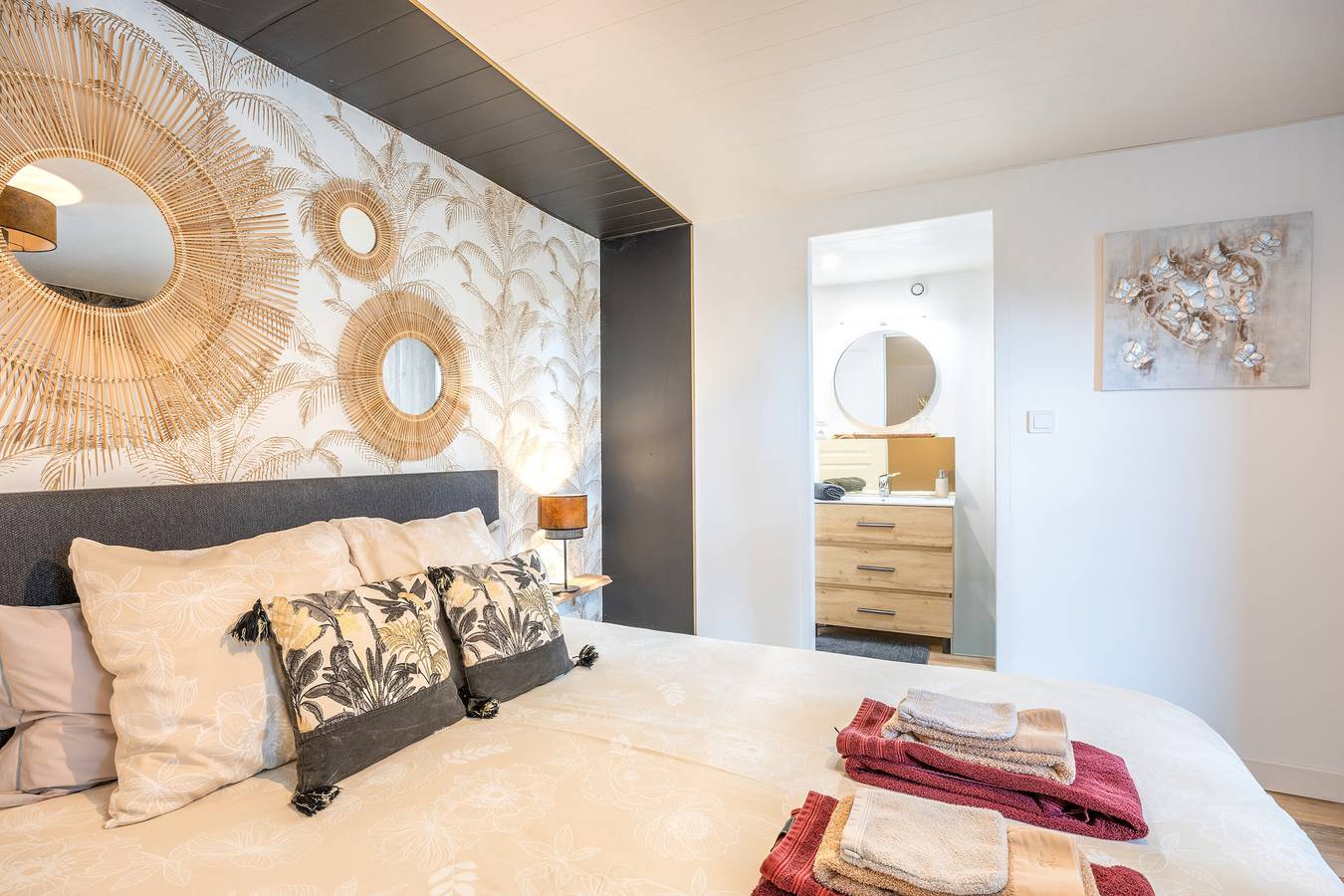 Gästezimmer 'Chambre Camélia' mit gemeinsamem Garten und Wlan in Sèvremont, Fontenay-le-Comte