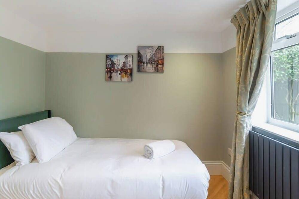 Stylish Home ❤ Free Parking - 10 Mins To Legoland! in Windsor, Berkshire