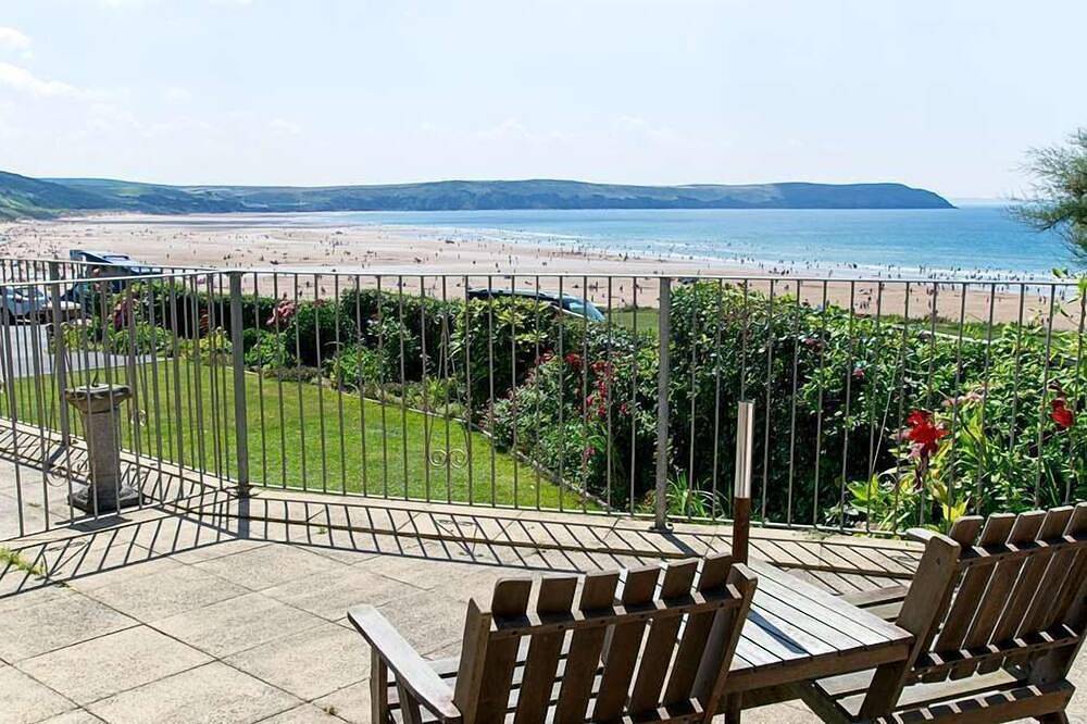 Entire apartment, Popular 1 bed apartment on Woolacombe seafront  with fantastic sea views in Woolacombe, Devon