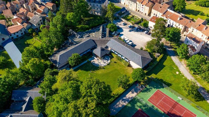 Club vacances pour 2 personnes, avec piscine et jardin, animaux acceptés dans l' Aveyron