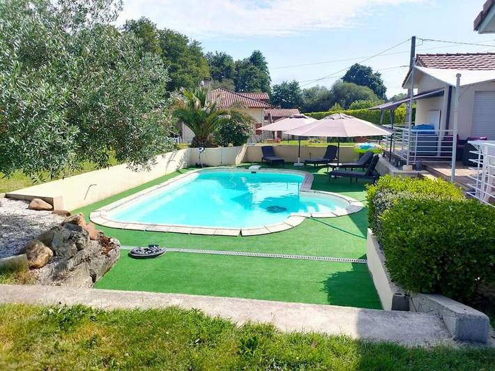Location de vacances pour 6 personnes, avec jardin ainsi que piscine et vue à Saugnac-et-Cambran - 2