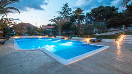 Ferienhaus für 16 Personen, mit Terrasse und Pool sowie Garten in Bibinje