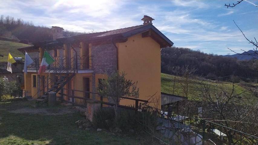 Location de vacances pour 6 personnes, avec vue et jardin, animaux acceptés à Bettola - 3