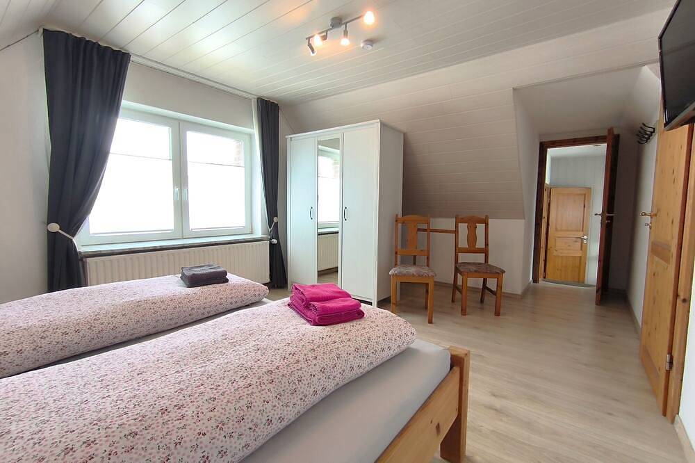 Frey: Ferienhaus über zwei Etagen mit Terrasse - Ferienhaus Frey in Eggebek, Grünes Binnenland