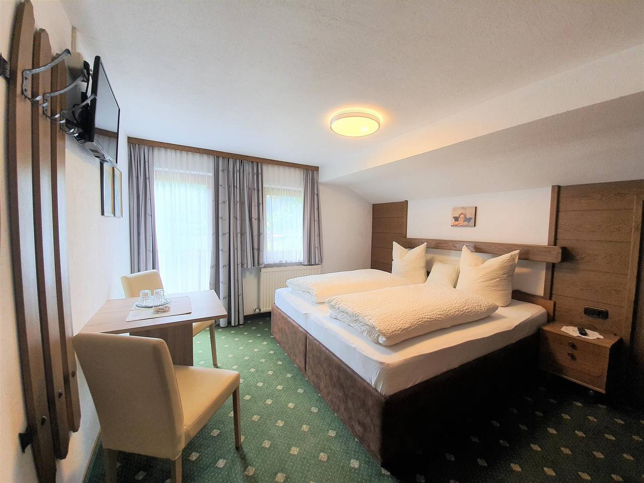 Ganze Ferienwohnung, Doppelzimmer mit Dusche, Wc in Finkenberg, Tiroler Unterland