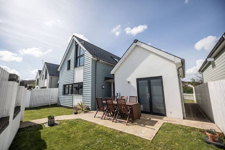 Beach house for 6 people, with garden and balcony, with pets in Devon
