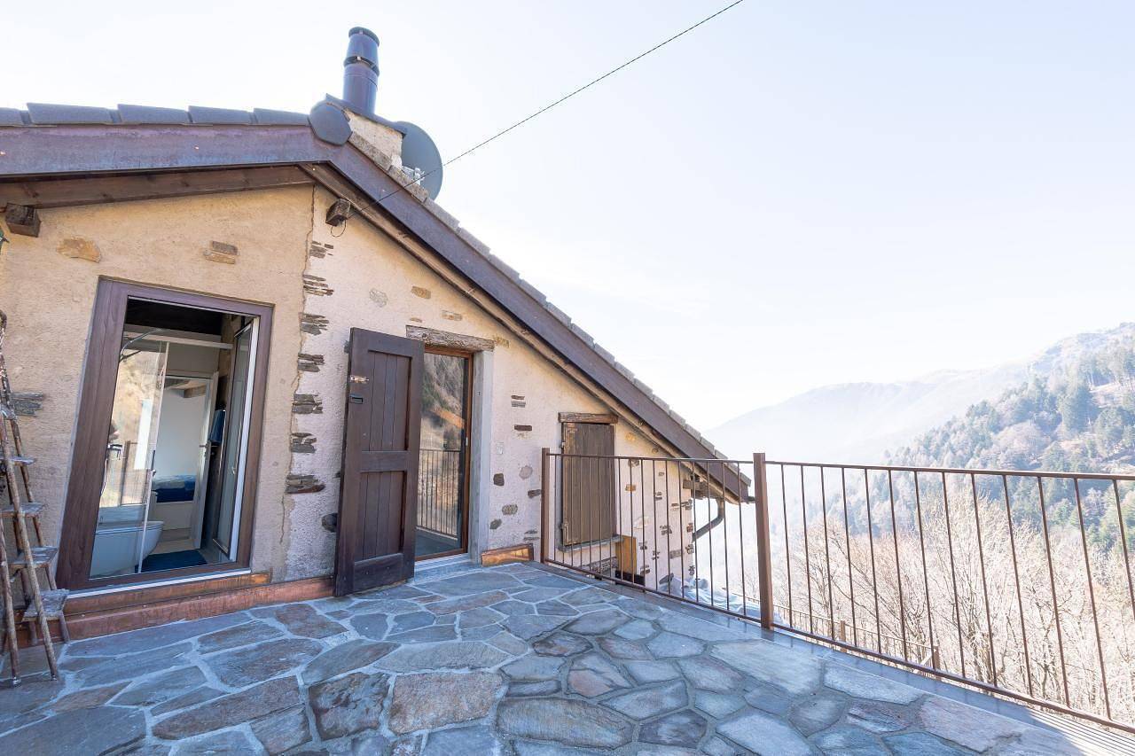 Rustico mit Blick auf den Lago Maggiore in Gambarogno, Lago Maggiore (Schweiz)