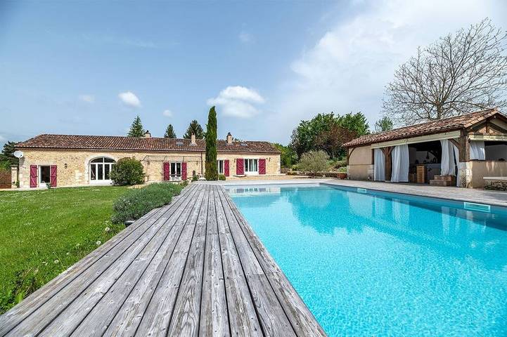 Location de vacances pour 10 personnes, avec Jacuzzi ainsi que Terrasse et Jardin à Villamblard