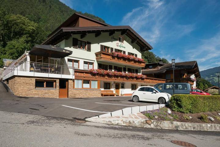 B&B für 2 Personen, mit Balkon und Terrasse sowie Garten und Ausblick in Silvretta Montafon