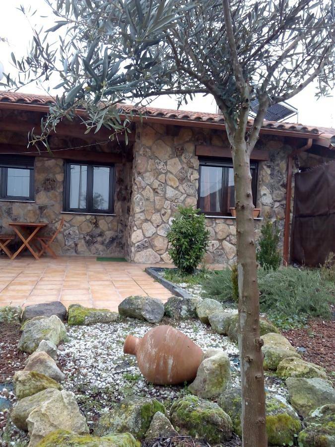 Casa rural para 5 personas, con vistas y jardín en Zarapicos