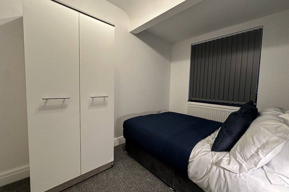 Spacious 5Br Watford Home - Sleeps 10 - Parking in Watford, Hertfordshire