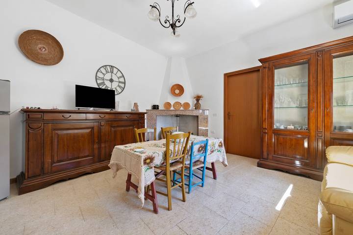 Casa vacanze 'Orsolina' con giardino privato, Wi-Fi e aria condizionata in Nuxis, Sulcis Iglesiente