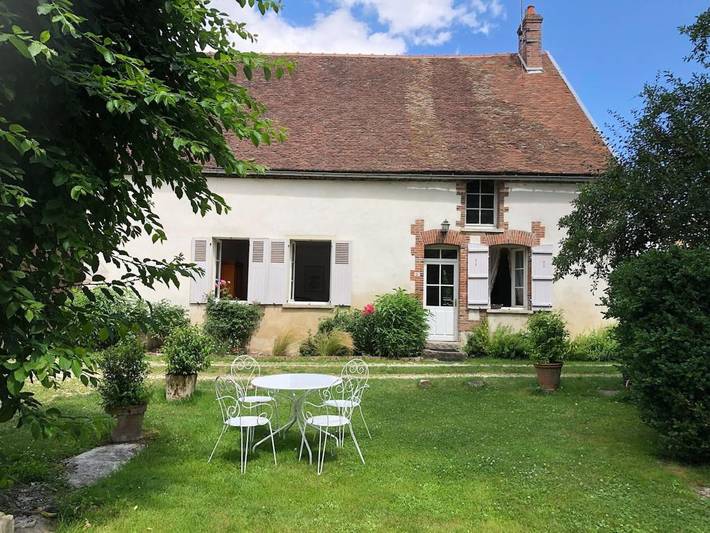 Gîte pour 4 personnes, avec jardin à Oyes