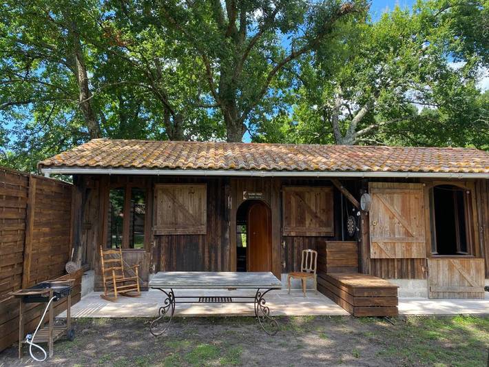 Maison d’hôte pour 4 personnes, avec terrasse et vue ainsi que jardin et piscine
