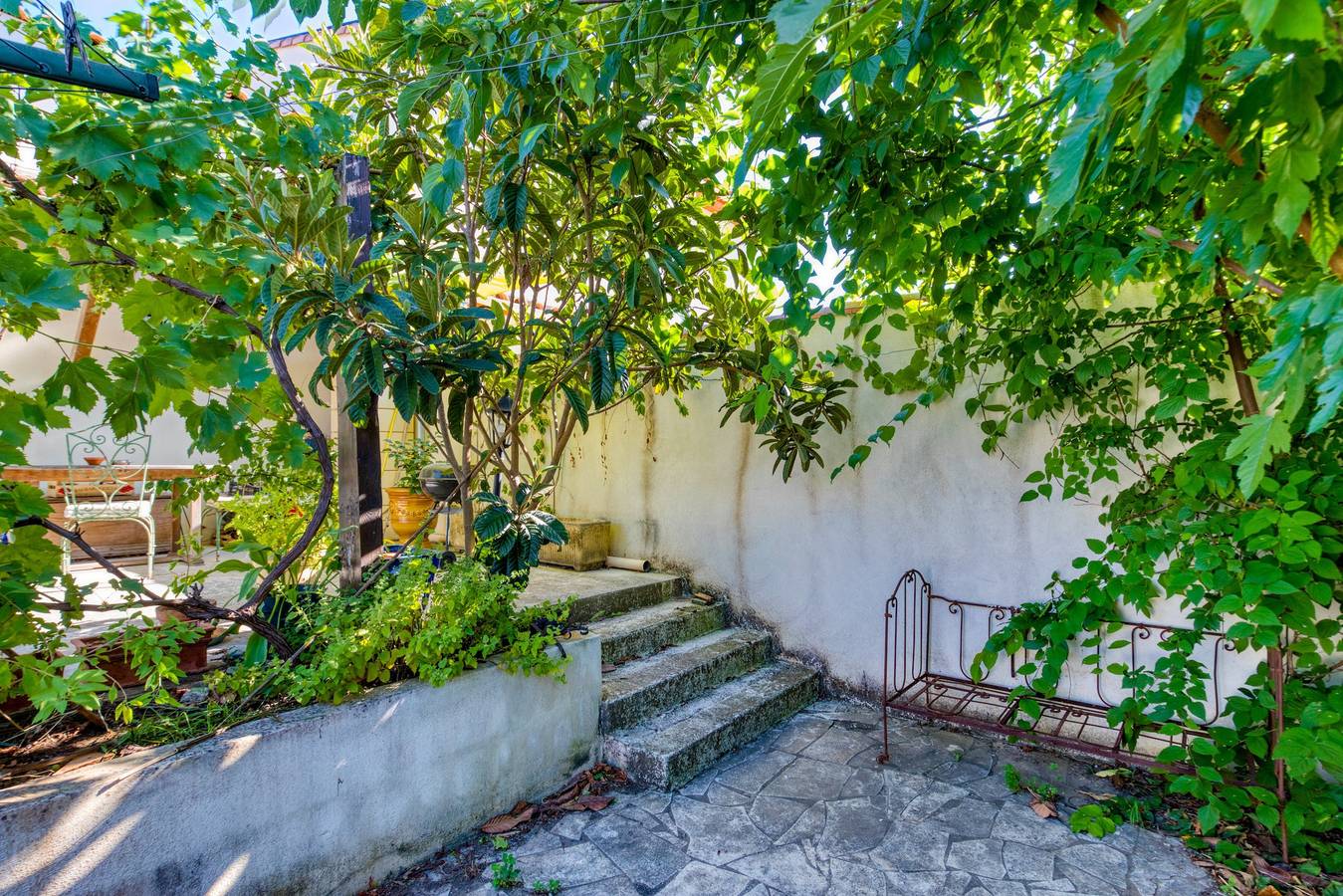 Guest Room with Shared Terrace, Shared Garden and Wi-Fi in Lunel-Viel, Mediterranean Coast (France)