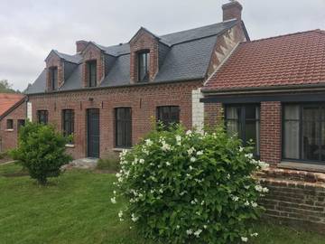 Gîte pour 8 personnes, avec jardin à Bomy