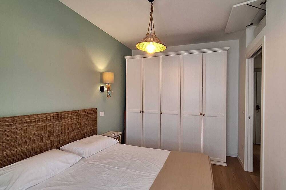 Entire apartment, Apartment directly by the sea in Chieti Province