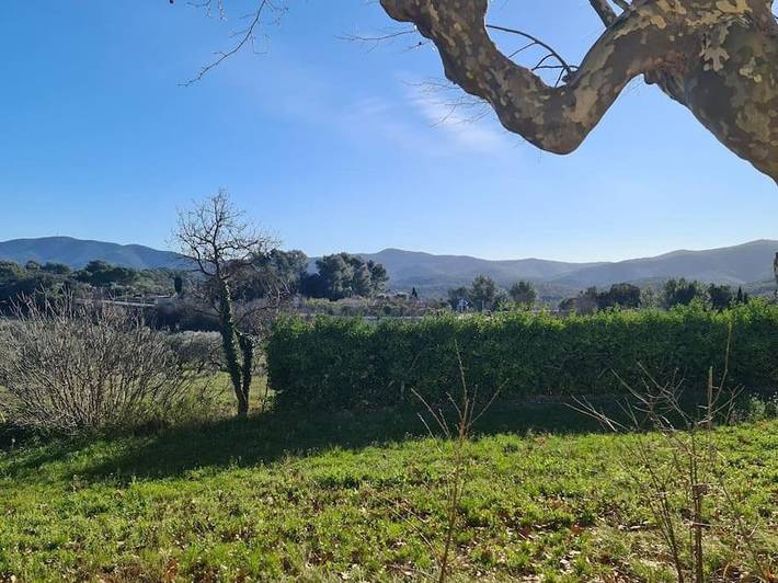 Gîte pour 2 personnes, avec vue ainsi que piscine et jardin, animaux acceptés à Carnoules - 2
