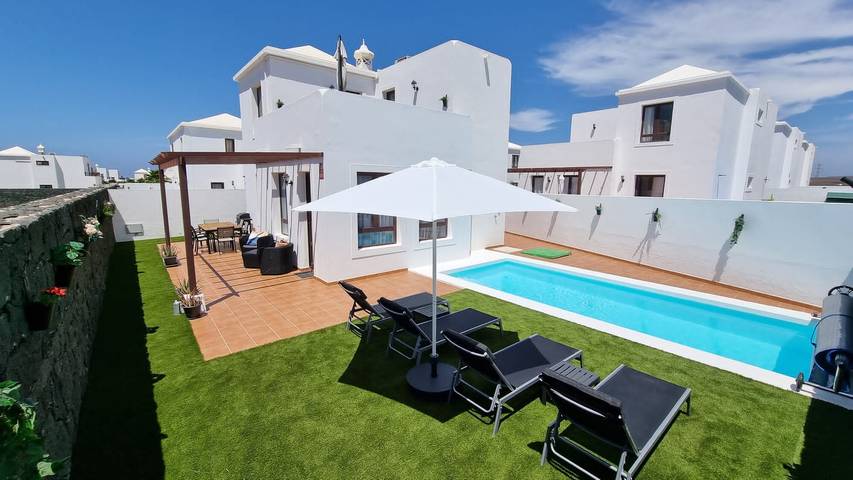 Ferienhaus 'Casa Atlantida' mit Meerblick, Garten, Pool & WLAN in Playa Blanca, Yaiza