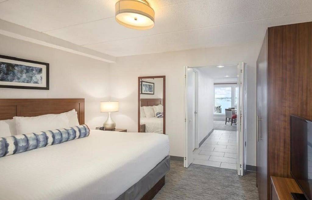 Ganze Wohnung, Wyndham Inn on the Harbor, perfect location in Newport, Newport County