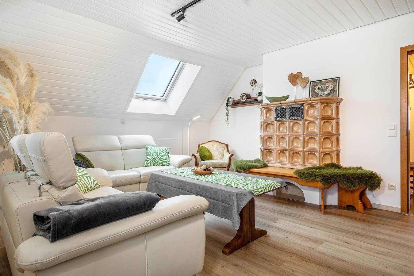 Ganze Wohnung, Ferienwohnung Familie Löffler mit Bergblick, Wintergarten und Wlan in Ostrach, Region Bodensee-Oberschwaben