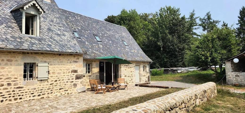 Gîte pour 4 personnes, avec terrasse en Corrèze